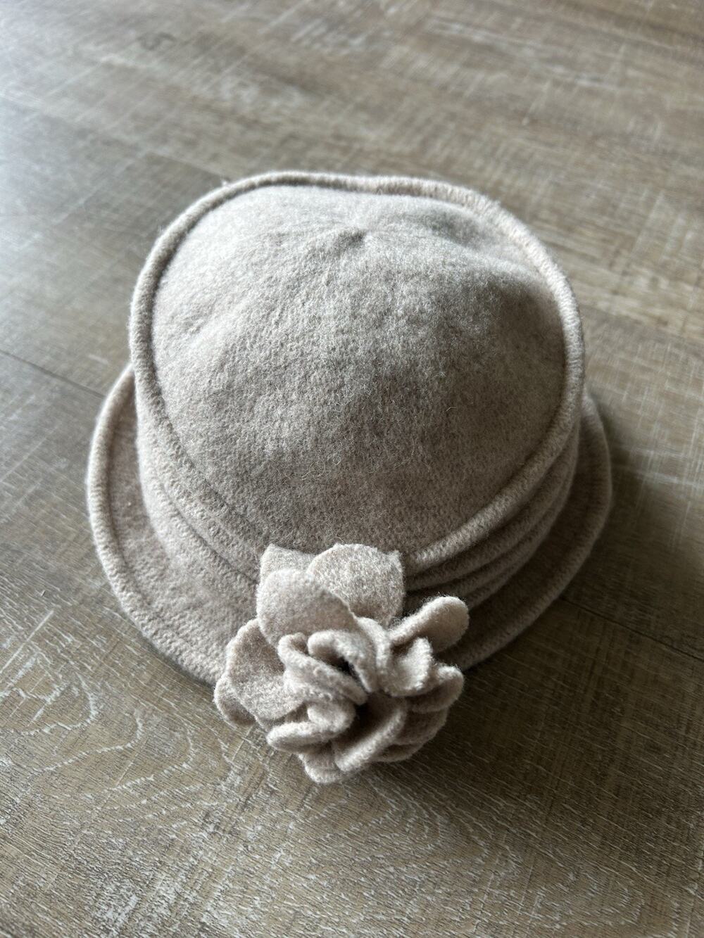 Scala Handmade 100% Wool Cloche Hat Taupe Bow Accent Classic Old Money Preppy